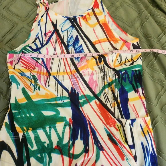 White and green doodle sleeveless jumpsuit. Two pockets in the front. Ne… - Picture 7 of 10